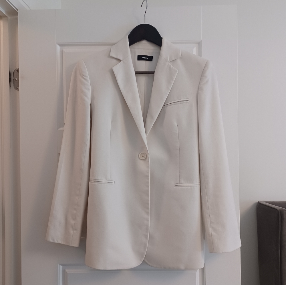 Elegant White Good Wool Blazer by Theory (Size 00)